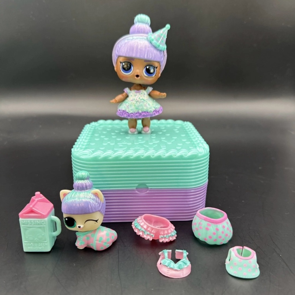 LOL Surprise Doll Sprinkles & Pet Deluxe Present Limited Edition Set, Outfits